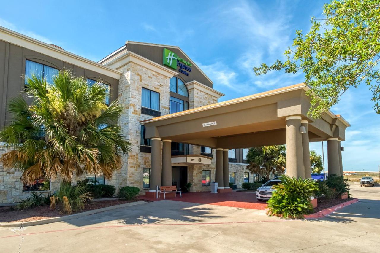 Holiday Inn Express And Suites Beeville By Ihg Экстерьер фото