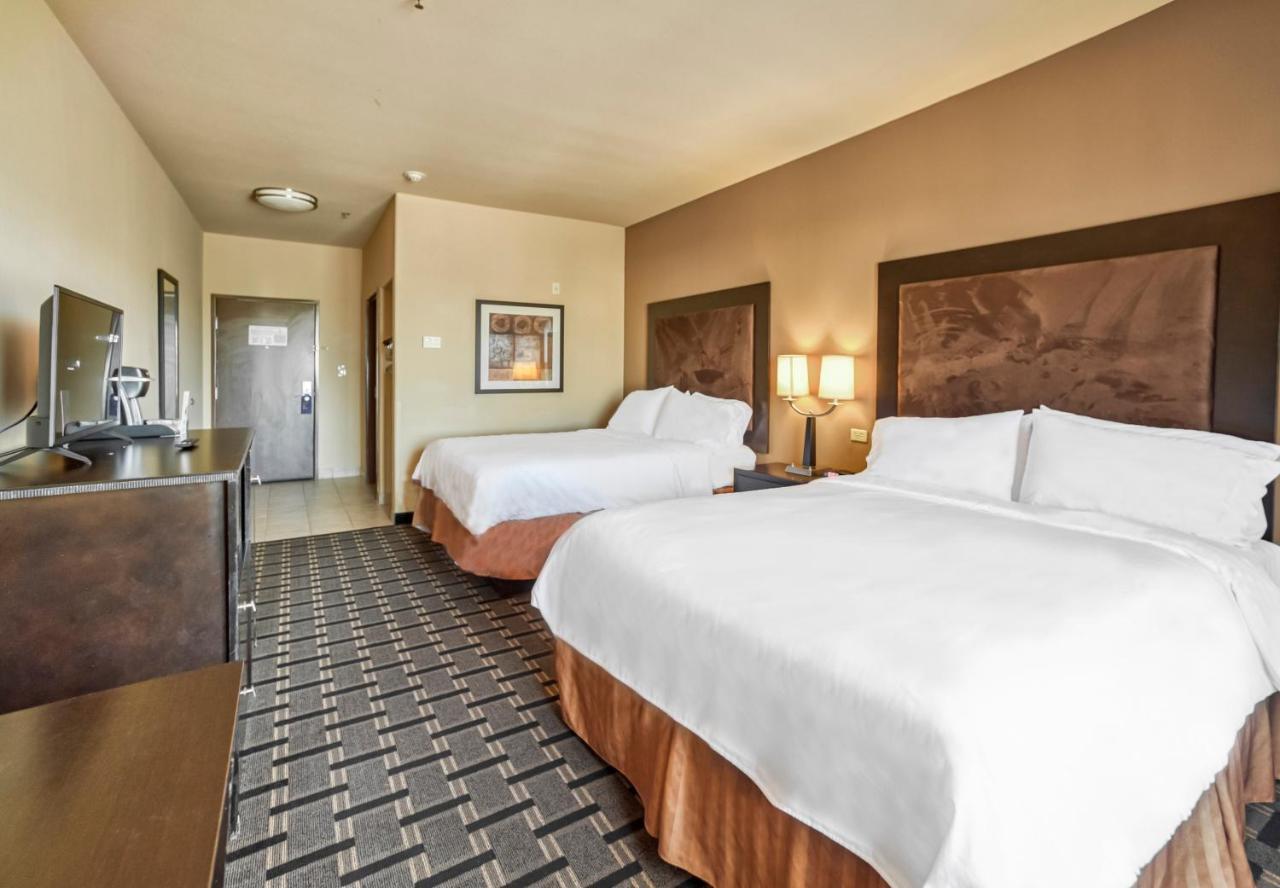 Holiday Inn Express And Suites Beeville By Ihg Экстерьер фото