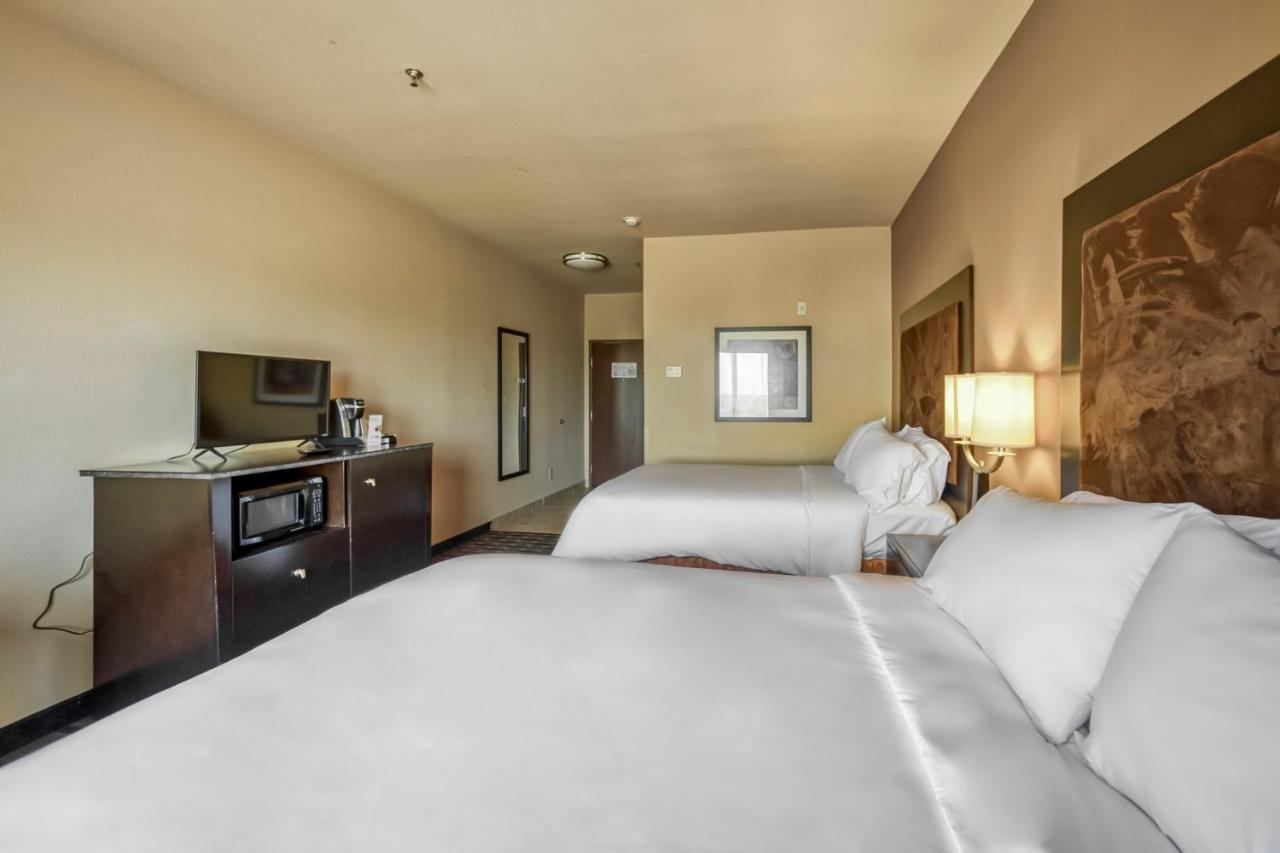 Holiday Inn Express And Suites Beeville By Ihg Экстерьер фото