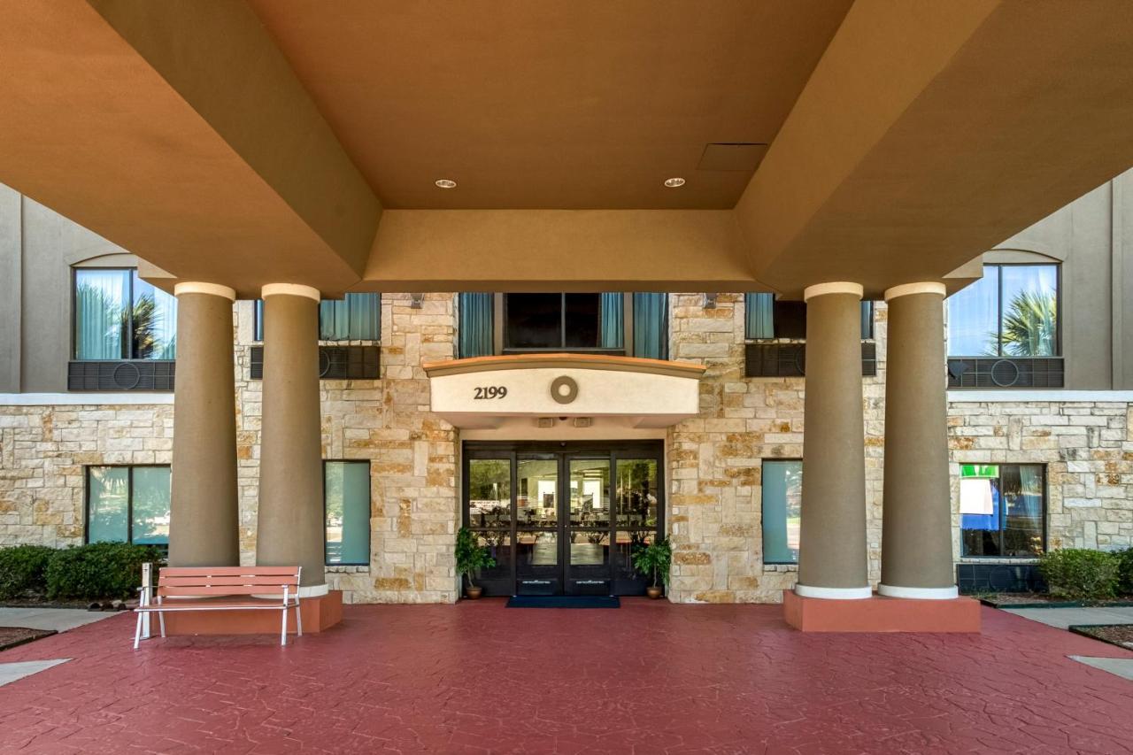 Holiday Inn Express And Suites Beeville By Ihg Экстерьер фото
