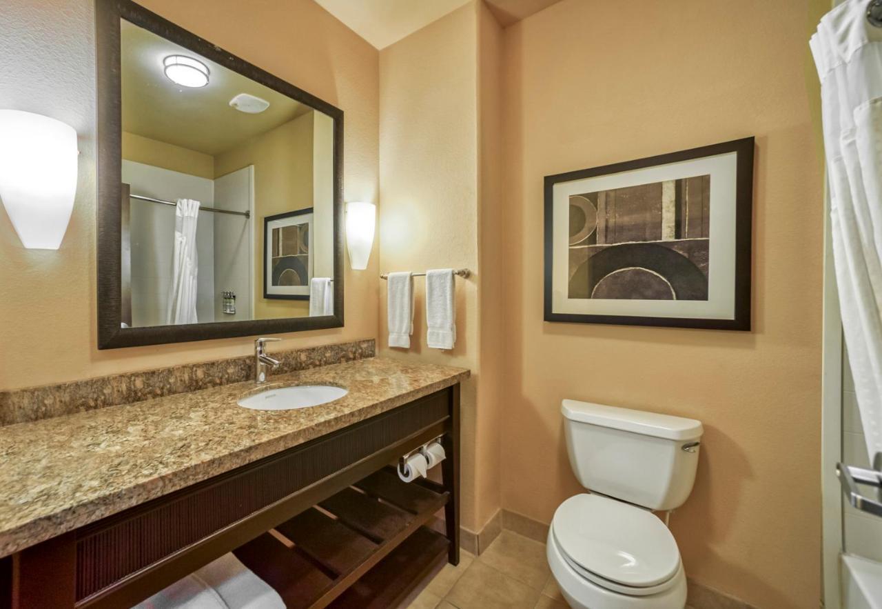 Holiday Inn Express And Suites Beeville By Ihg Экстерьер фото