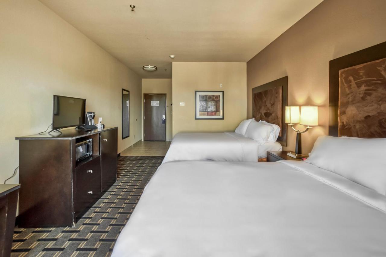 Holiday Inn Express And Suites Beeville By Ihg Экстерьер фото