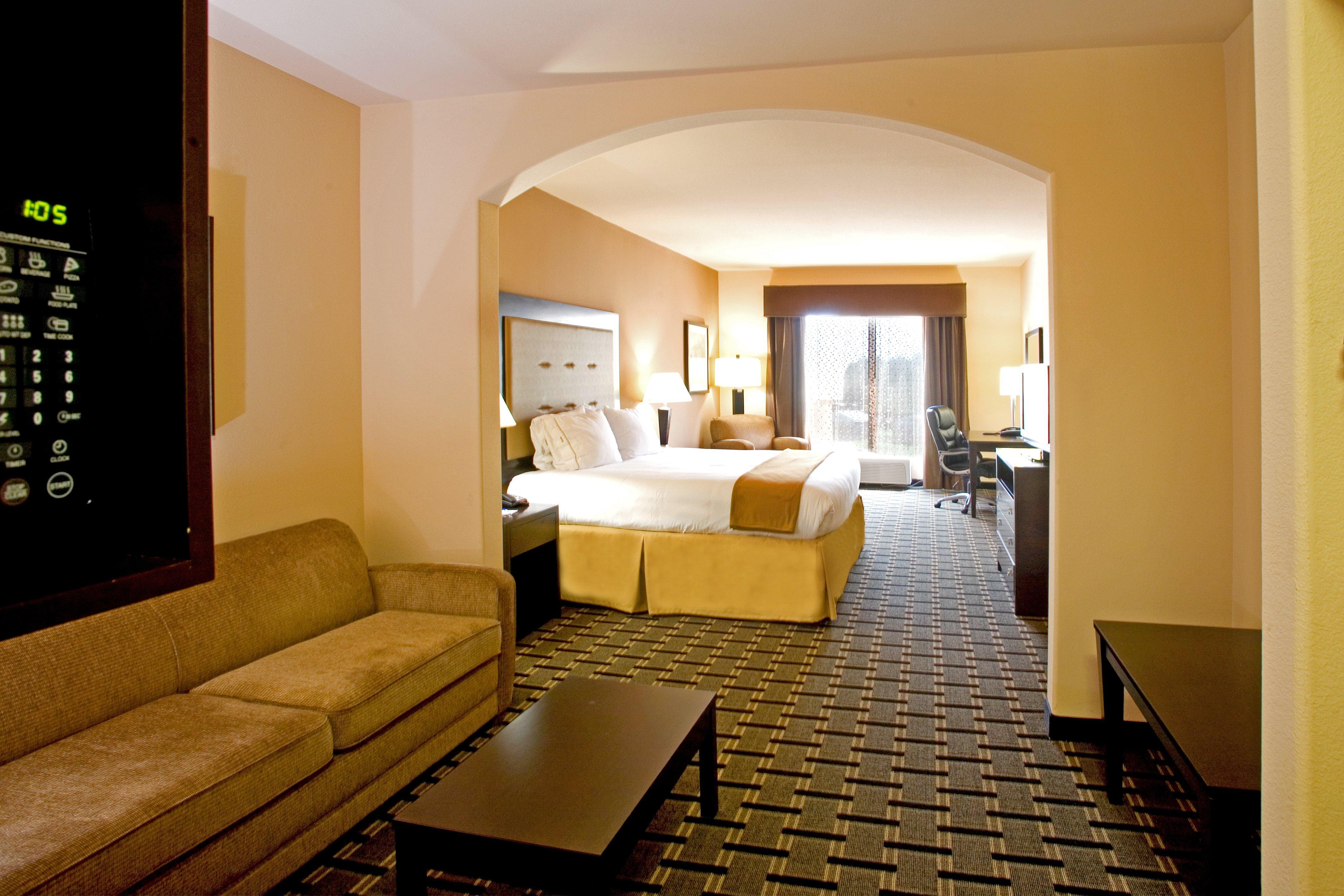 Holiday Inn Express And Suites Beeville By Ihg Номер фото