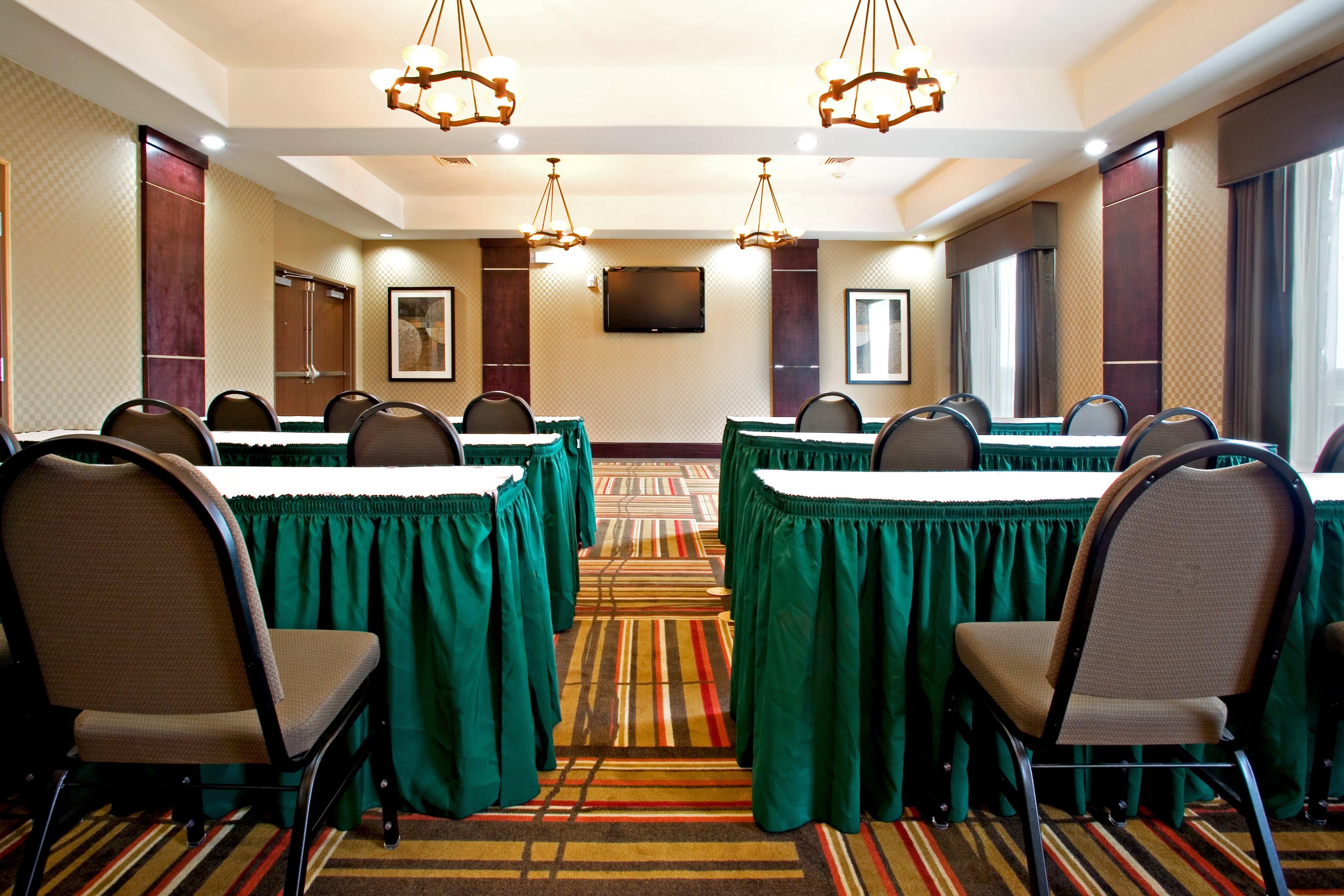 Holiday Inn Express And Suites Beeville By Ihg Экстерьер фото