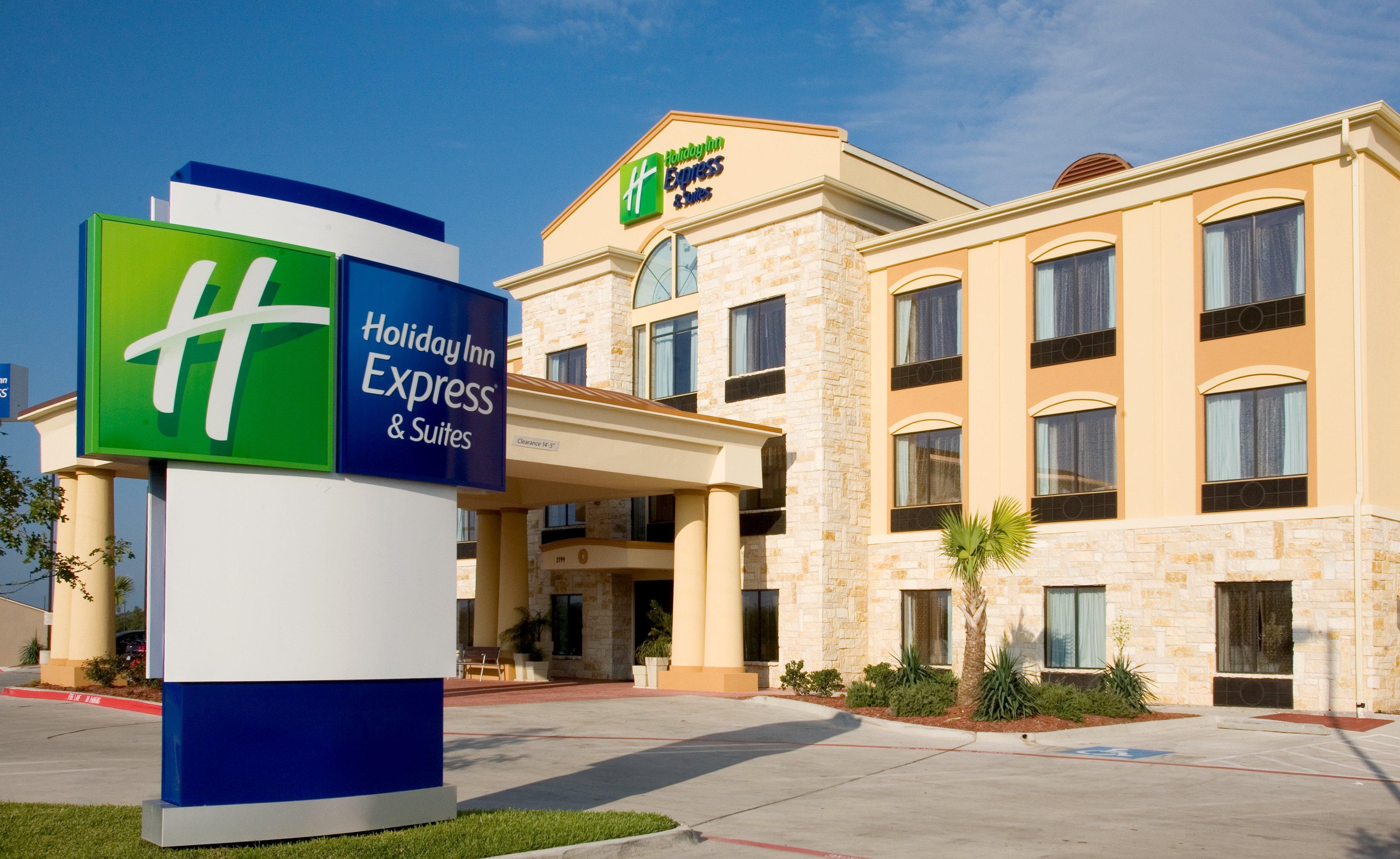 Holiday Inn Express And Suites Beeville By Ihg Экстерьер фото