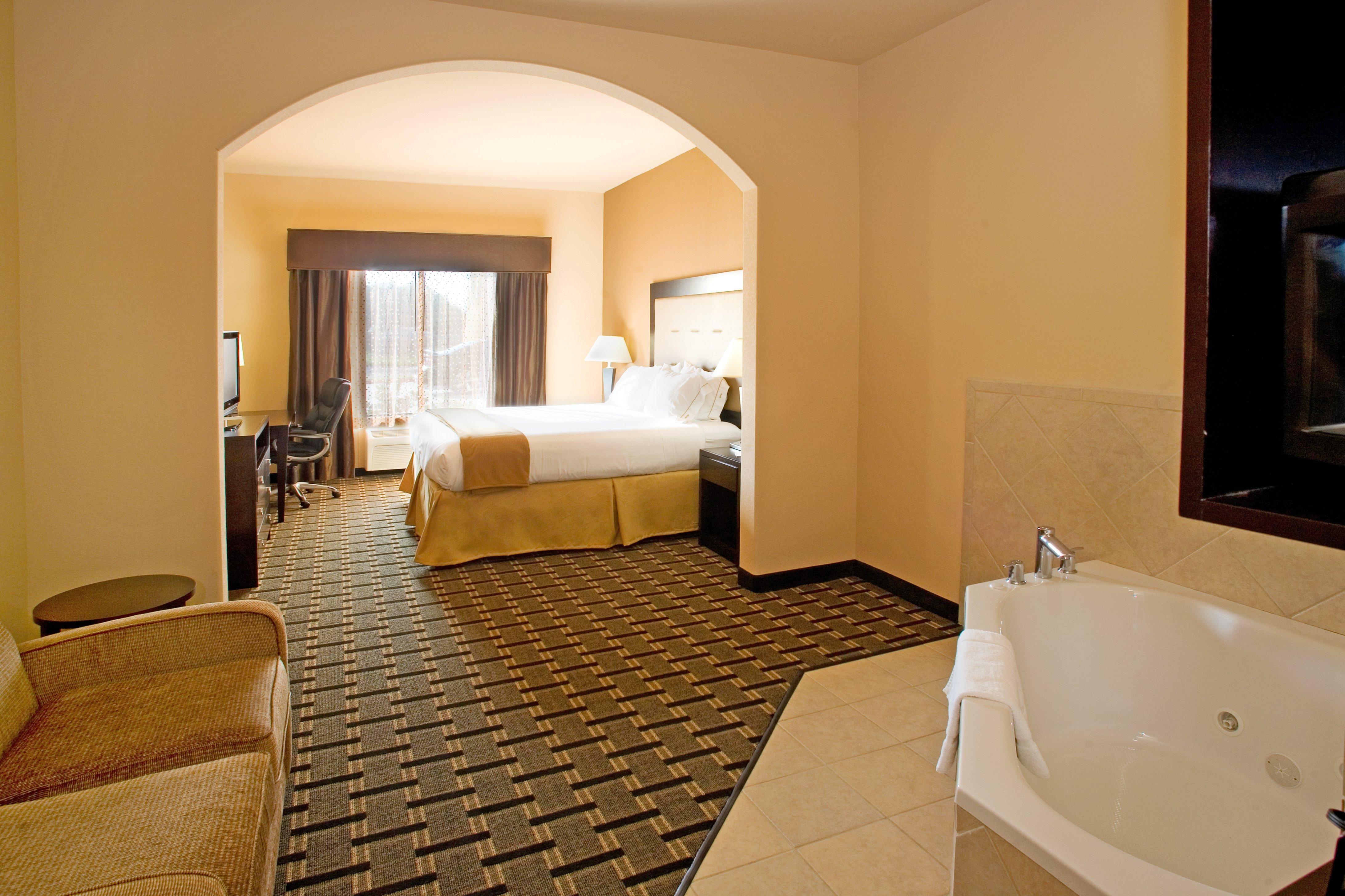 Holiday Inn Express And Suites Beeville By Ihg Экстерьер фото