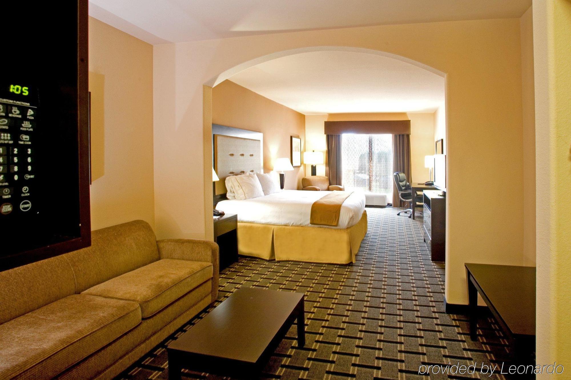 Holiday Inn Express And Suites Beeville By Ihg Номер фото