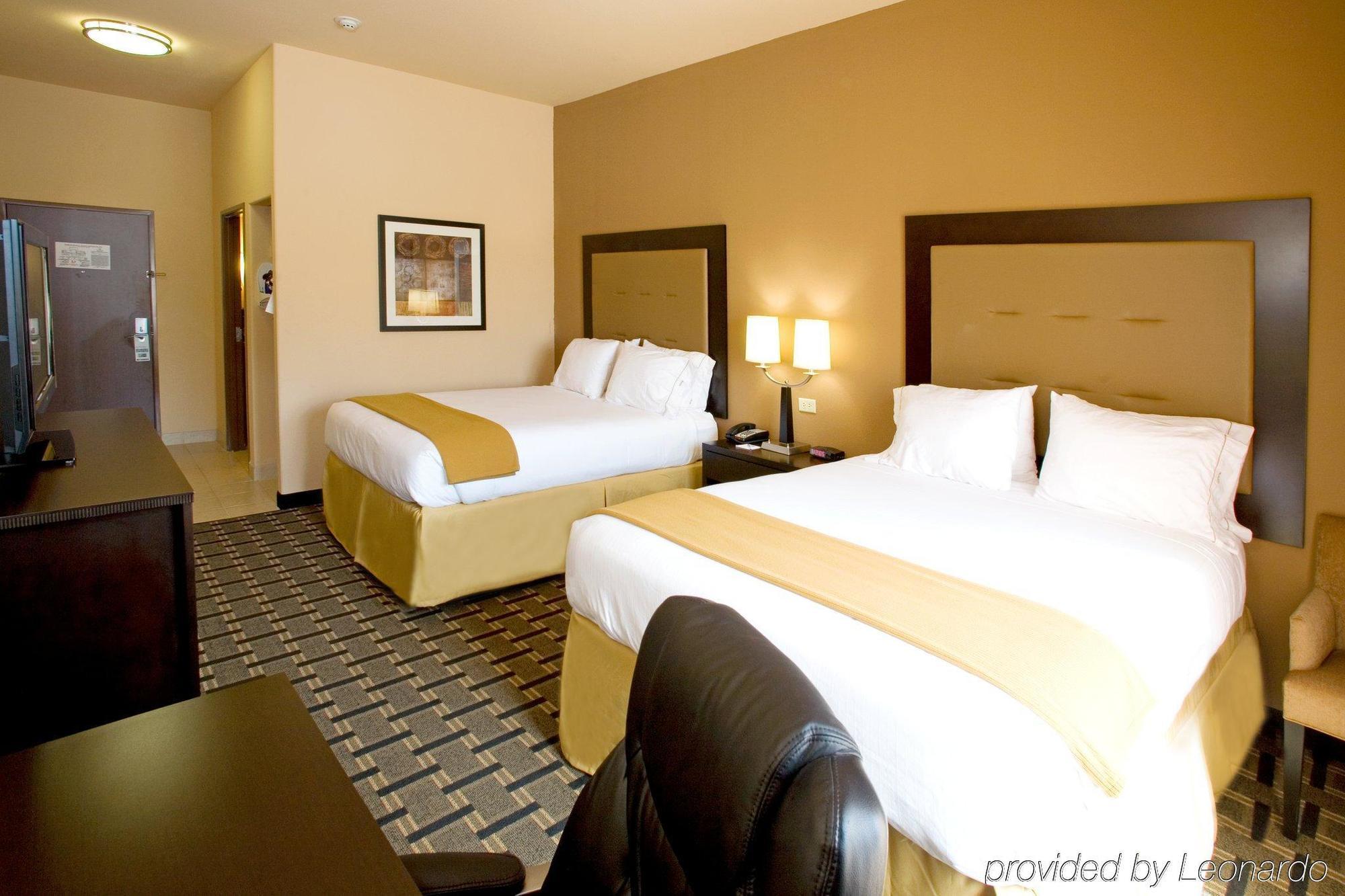 Holiday Inn Express And Suites Beeville By Ihg Номер фото