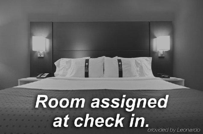 Holiday Inn Express And Suites Beeville By Ihg Экстерьер фото